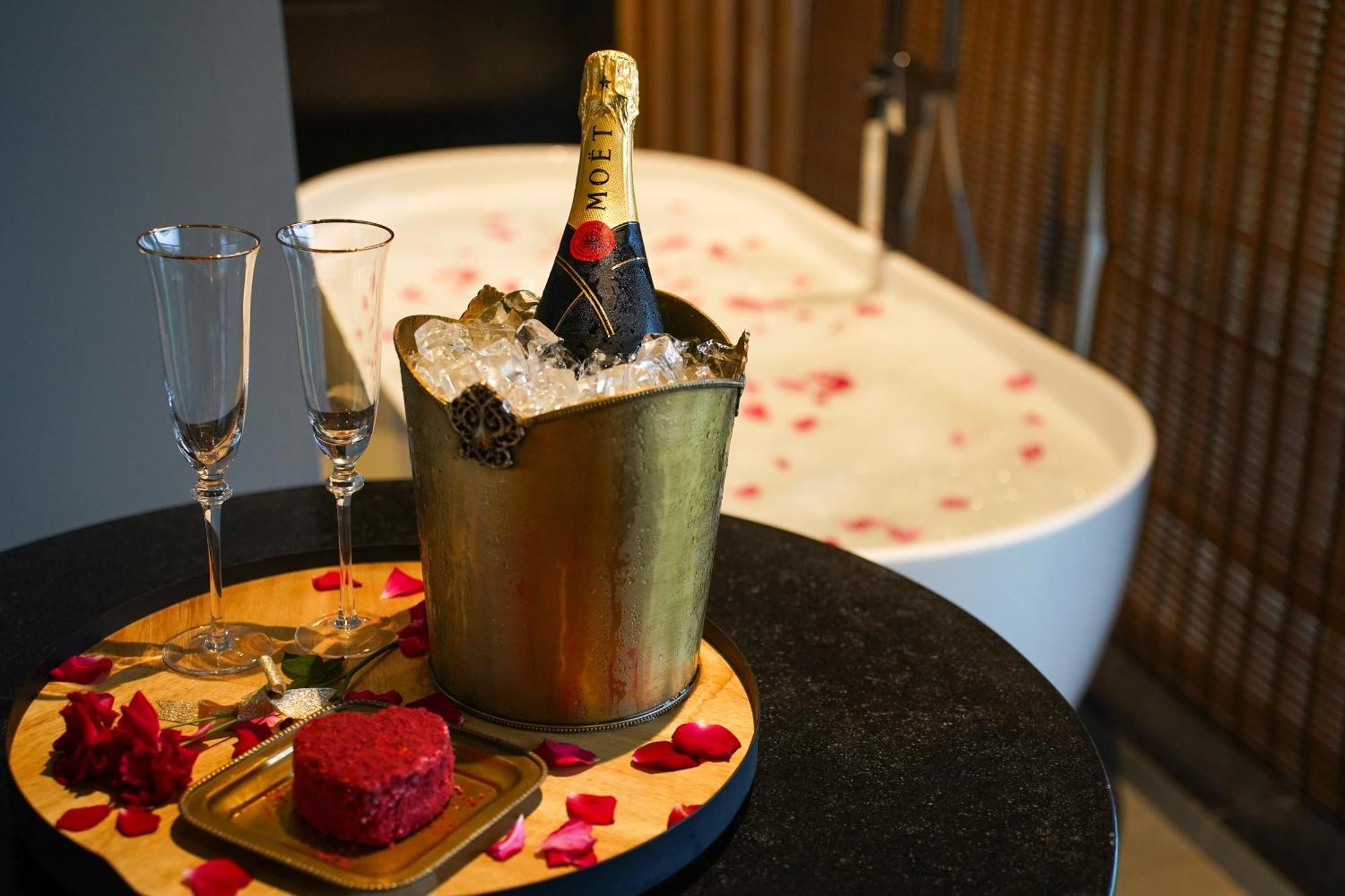 Radisson Resort And Spa Lonavala Exteriör bild A bottle of Moët & Chandon champagne