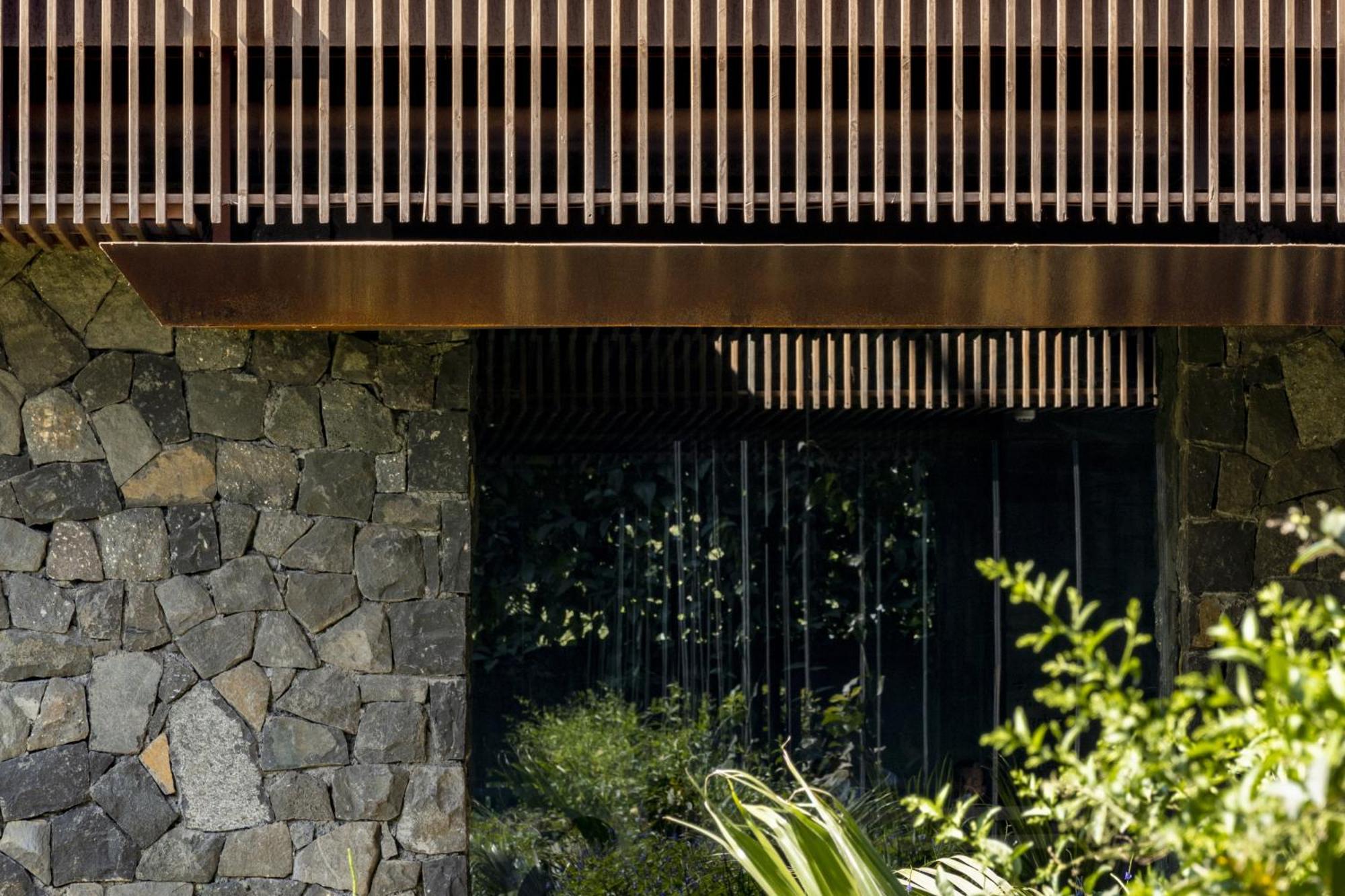 Radisson Resort And Spa Lonavala Exteriör bild Detail of the house