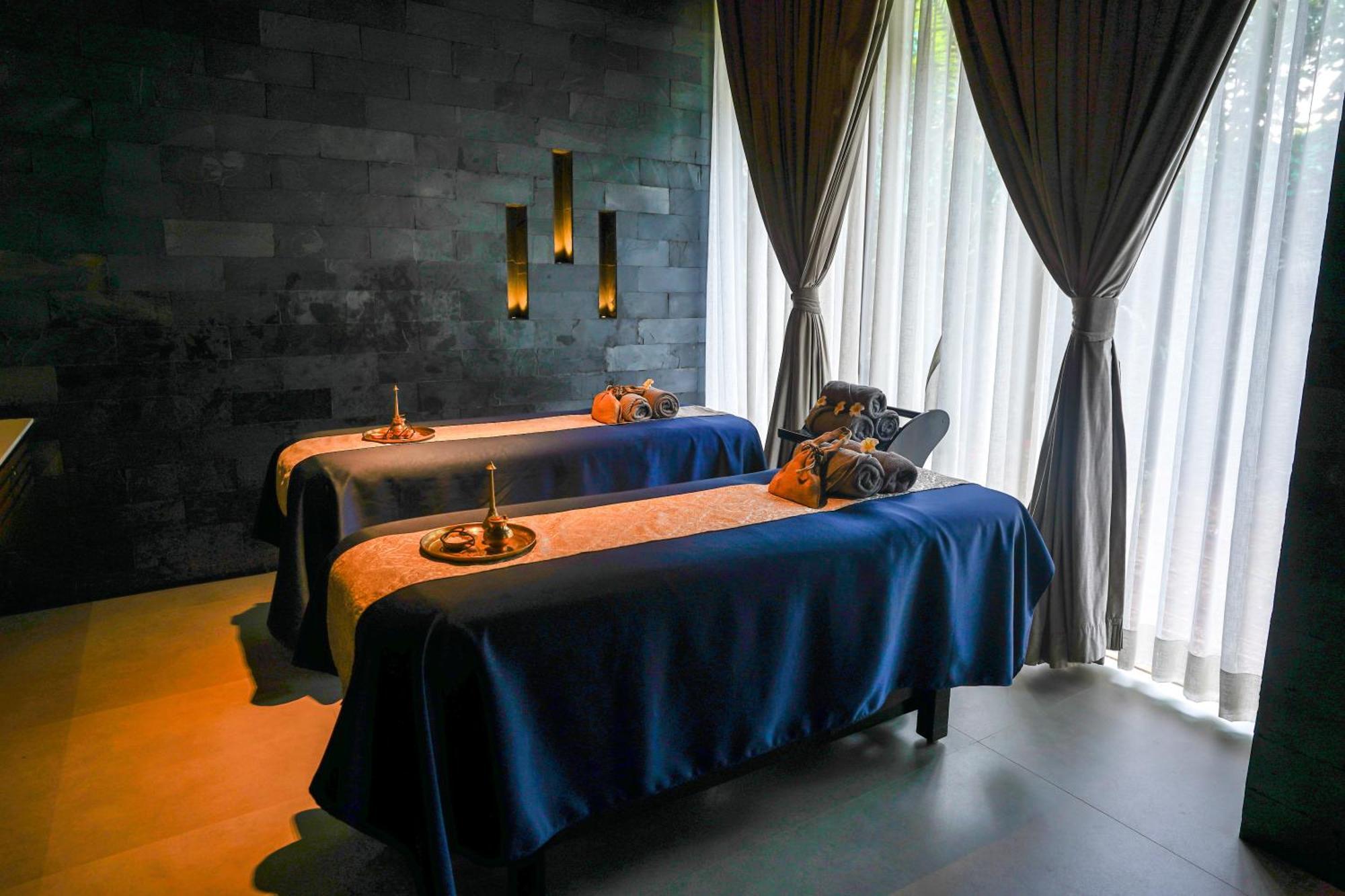 Radisson Resort And Spa Lonavala Exteriör bild Massage beds at a spa