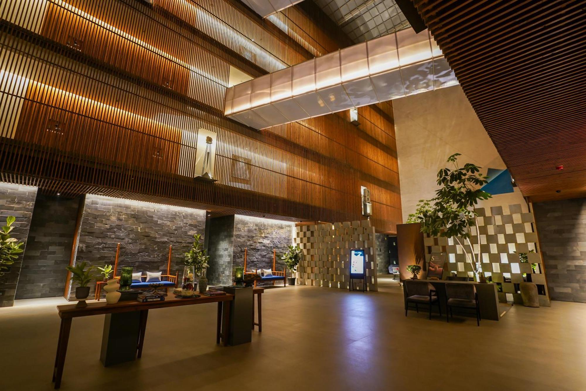 Radisson Resort And Spa Lonavala Exteriör bild The lobby of the hotel