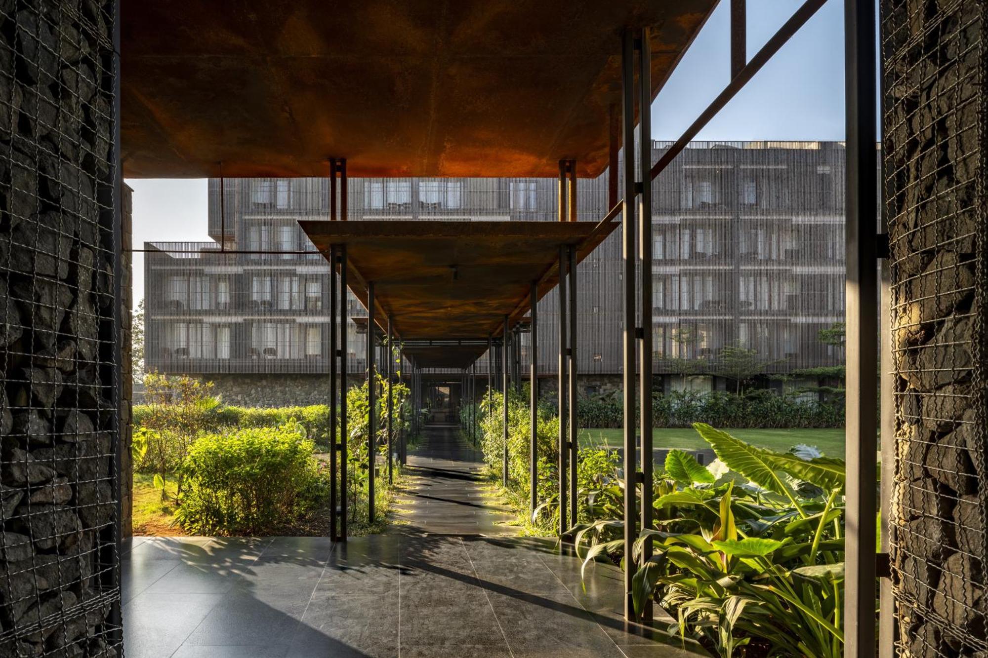 Radisson Resort And Spa Lonavala Exteriör bild The main entrance of the hotel