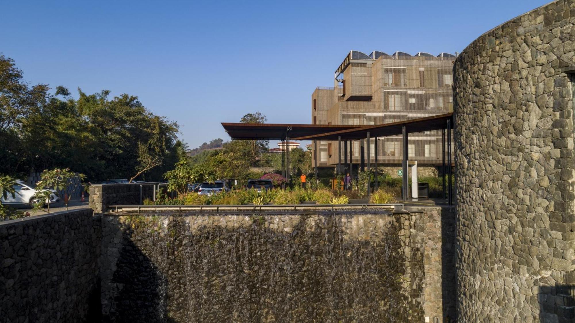 Radisson Resort And Spa Lonavala Exteriör bild The station's entrance