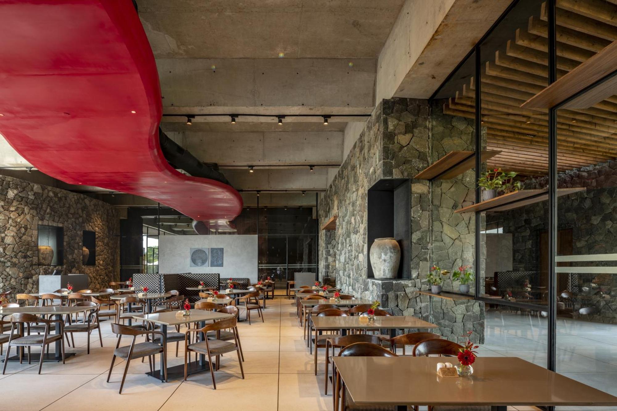 Radisson Resort And Spa Lonavala Exteriör bild Restaurant