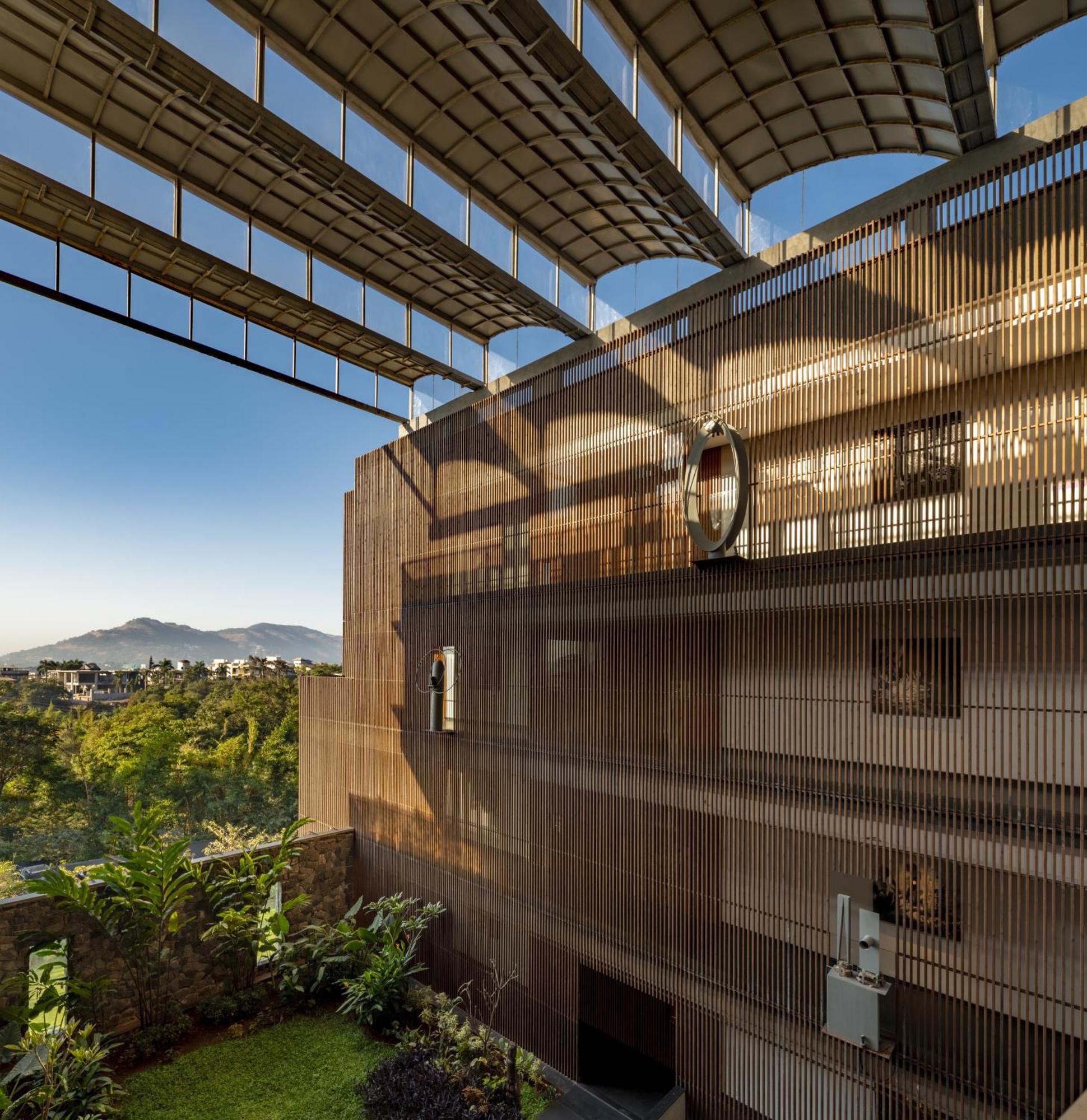 Radisson Resort And Spa Lonavala Exteriör bild The building's facade