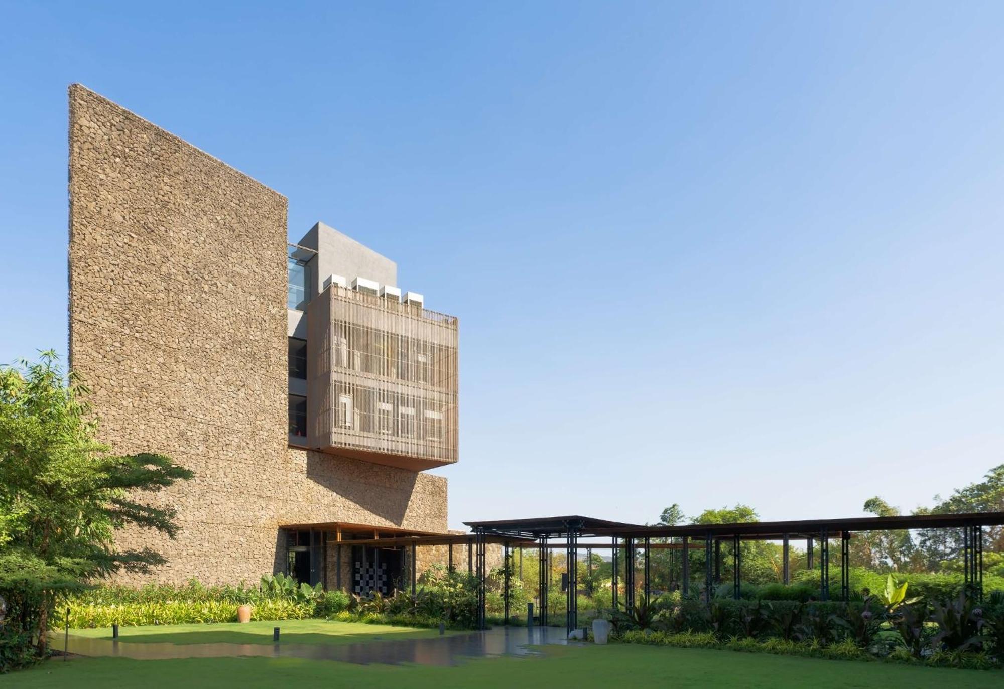 Radisson Resort And Spa Lonavala Exteriör bild The Aga Khan Academy, Hyderabad